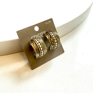 CHICO’S Gold Tone Designer-Inspired Textured Clip-On Earrings | NWT